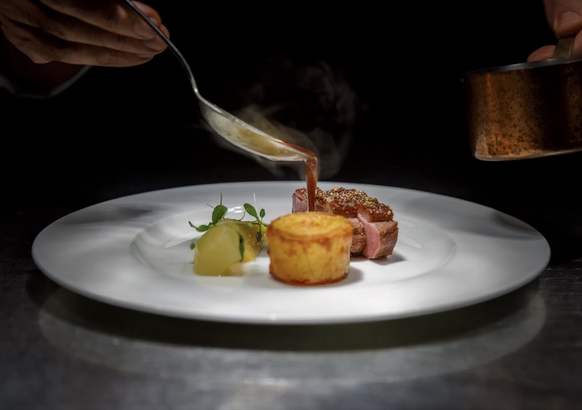 Assiette gastronomique dressée par le chef Yannick Leclerc — le Dîner avec le chef au 3ème Cercle, Paris 11